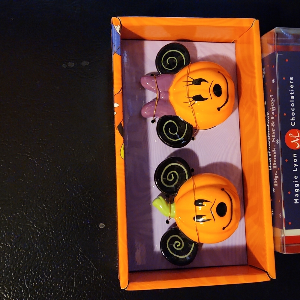 Mickey & Minnie Pumpkin Salt & Pepper shakers